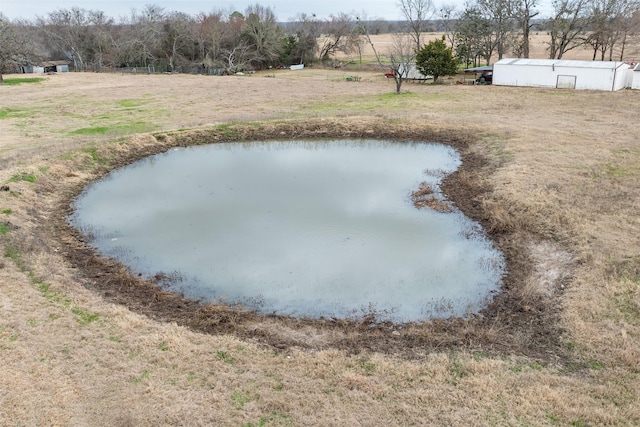 view of yard featuring a water view