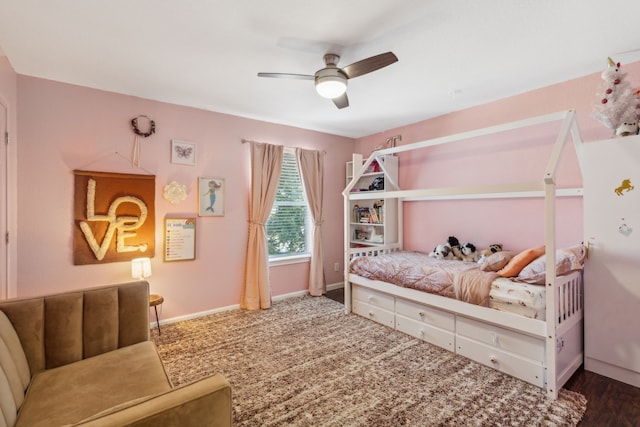 bedroom with ceiling fan