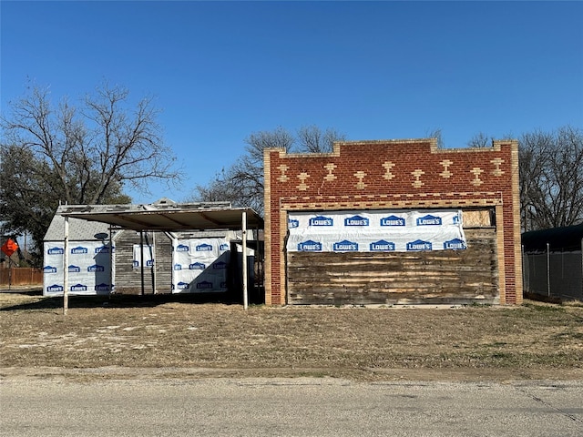 view of front of house with a carport