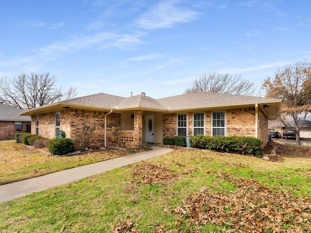 ranch-style house featuring a front lawn