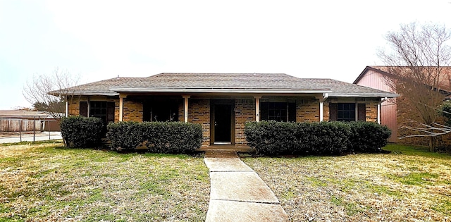 view of front of property with a front yard