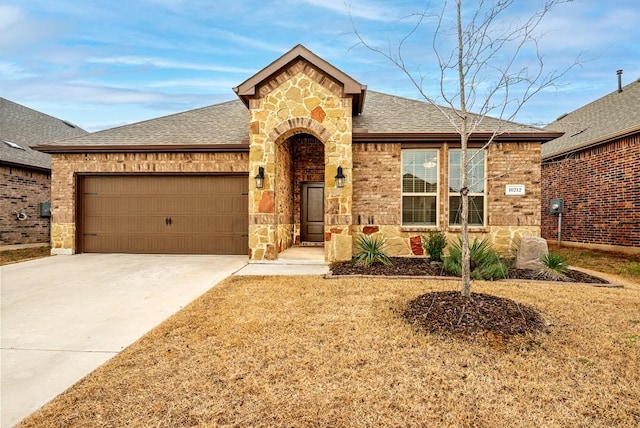 view of front facade with a garage