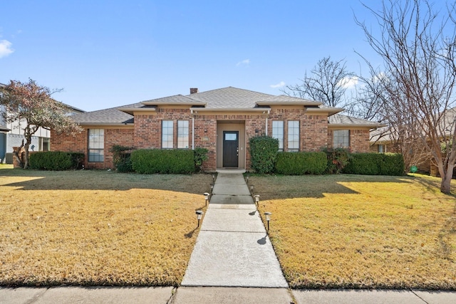 view of front facade with a front yard