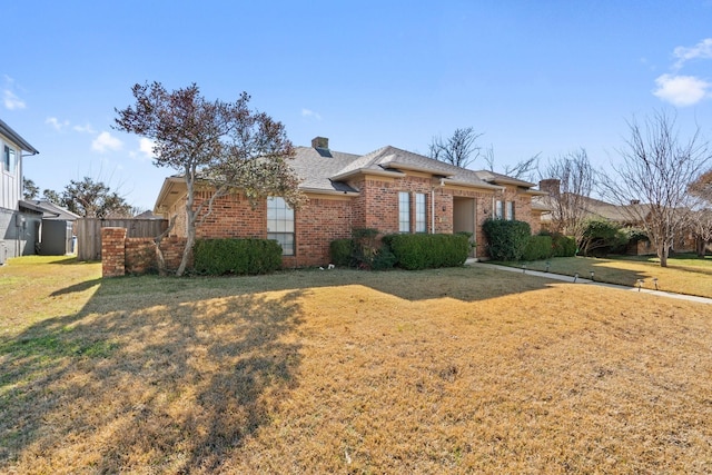 ranch-style house featuring a front lawn