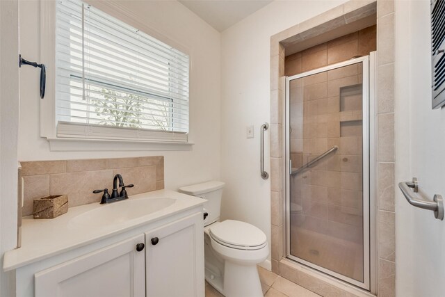 empty room with hardwood / wood-style floors, ornamental molding, and ceiling fan