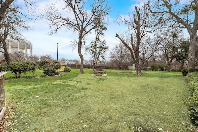 728 Del Dr, Denton, TX 76207 - view of grassy yard