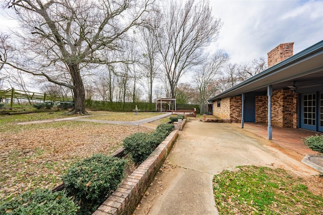 view of yard featuring a patio