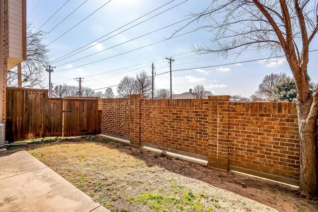 3503 Blue Sage Ln, Garland, TX 75040 - view of yard with fence