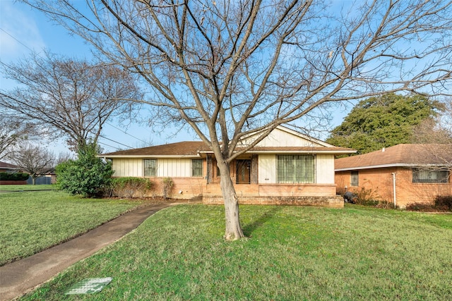 ranch-style house with a front yard