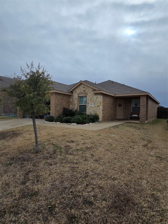 ranch-style home with a front lawn