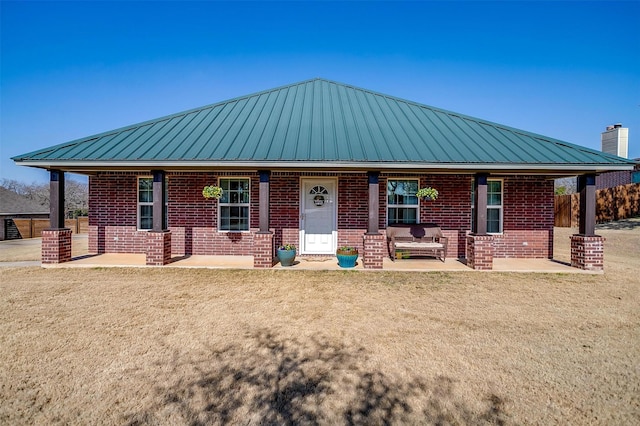 view of front of house with a front yard and a patio