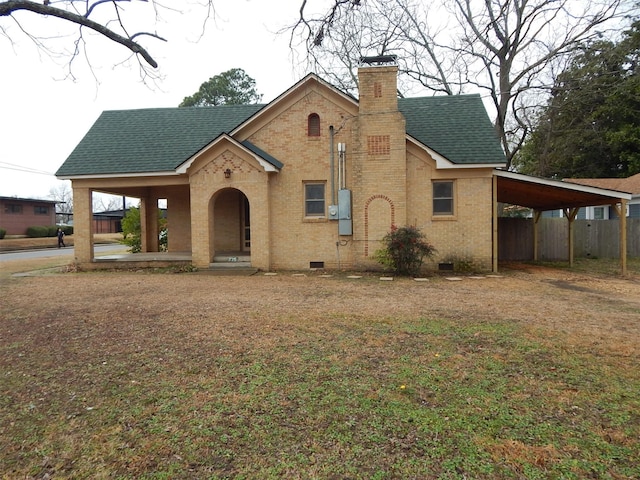 view of front of property featuring a carport