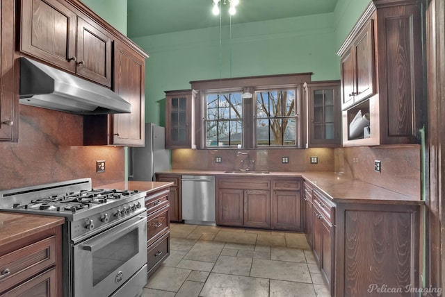 kitchen featuring tasteful backsplash, sink, and appliances with stainless steel finishes