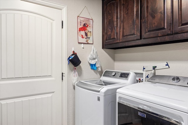 laundry room featuring cabinets and independent washer and dryer