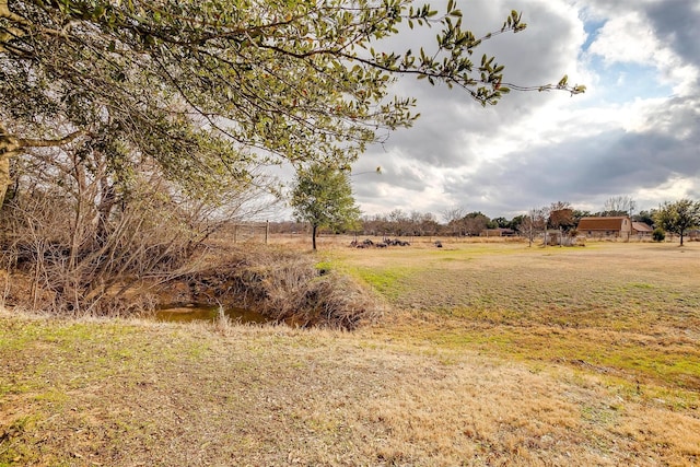 view of yard featuring a rural view