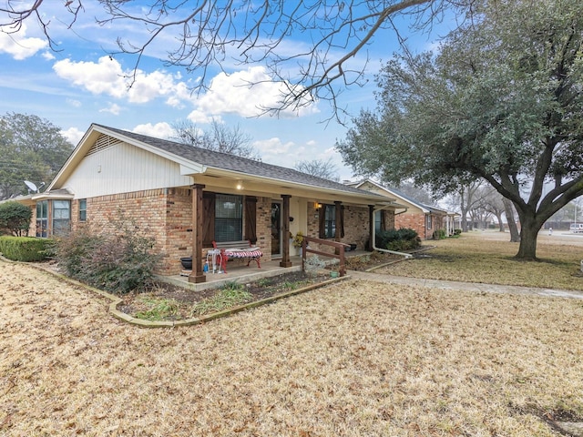 ranch-style home featuring a porch and a front lawn