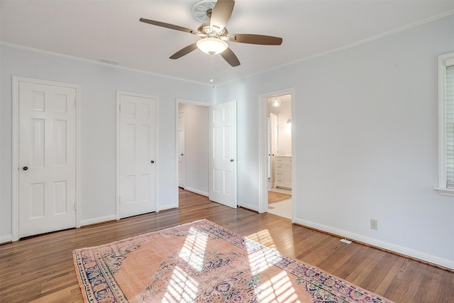 unfurnished bedroom featuring ensuite bath, light hardwood / wood-style flooring, ornamental molding, and ceiling fan