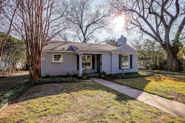 single story home with a front yard