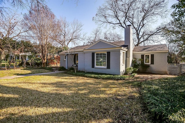 ranch-style house featuring a front lawn