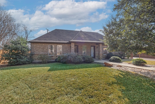 view of front of house featuring a front yard