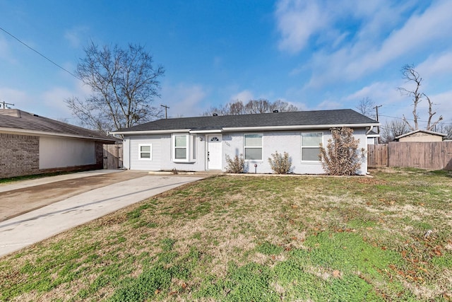 view of front of property with a front yard