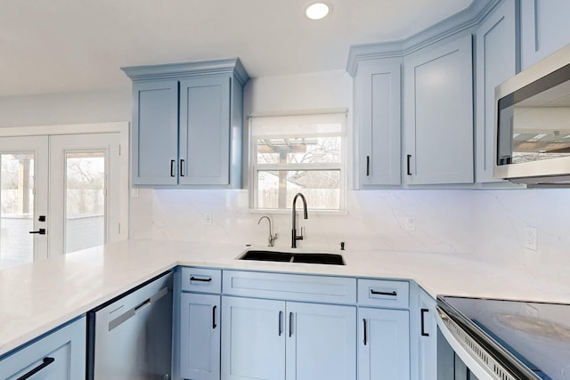 kitchen with tasteful backsplash, sink, plenty of natural light, and appliances with stainless steel finishes