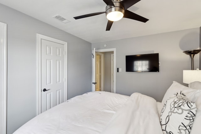 bedroom with ceiling fan