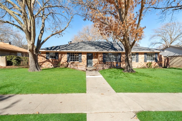 single story home featuring a front yard