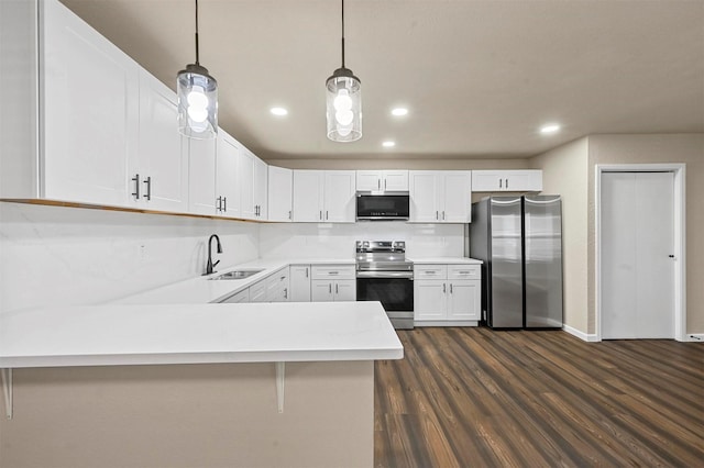 kitchen with sink, white cabinetry, decorative light fixtures, kitchen peninsula, and stainless steel appliances