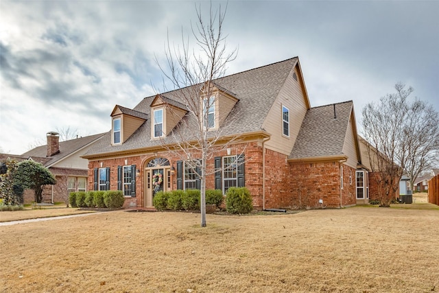 new england style home with a front lawn