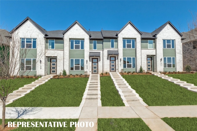 townhome / multi-family property with a front lawn