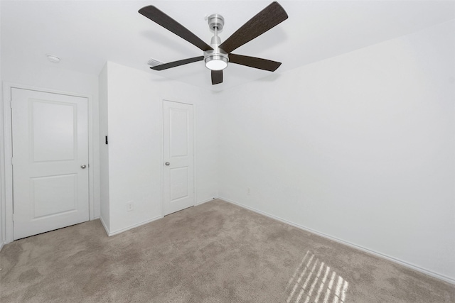 carpeted empty room featuring ceiling fan