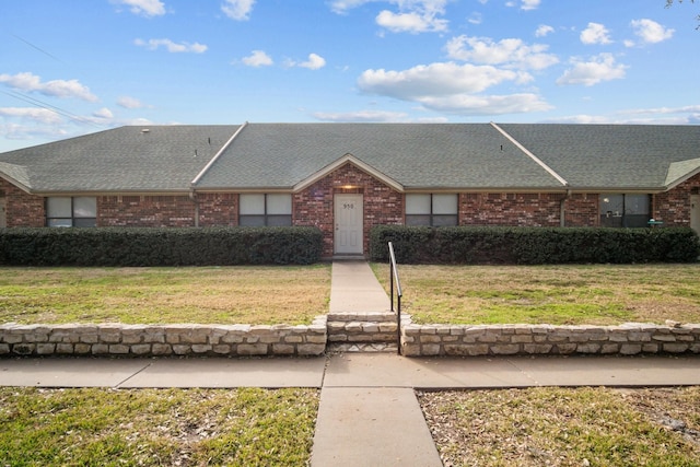 ranch-style house featuring a front lawn