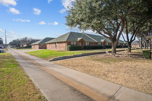 view of front of home featuring a front yard