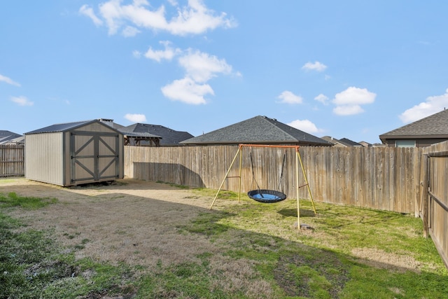 view of yard featuring a storage shed