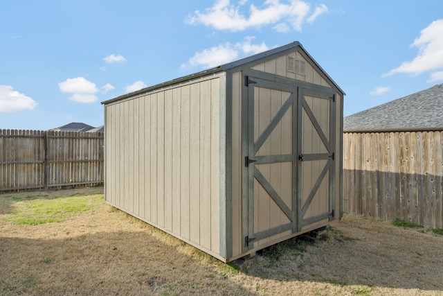 view of outdoor structure featuring a yard