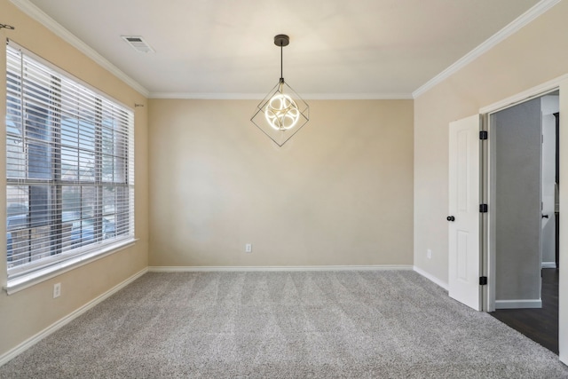 unfurnished room featuring ornamental molding, carpet, and a chandelier