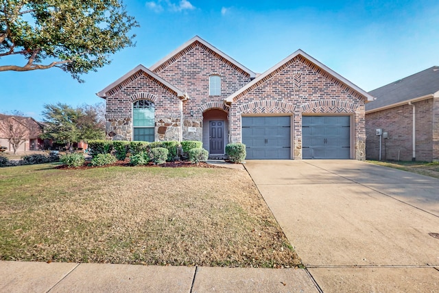 view of front facade featuring a garage and a front lawn