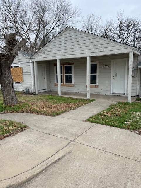 bungalow-style house featuring covered porch