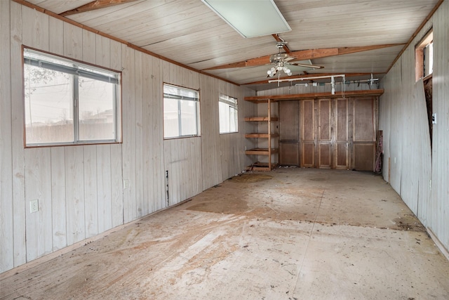 empty room with ceiling fan