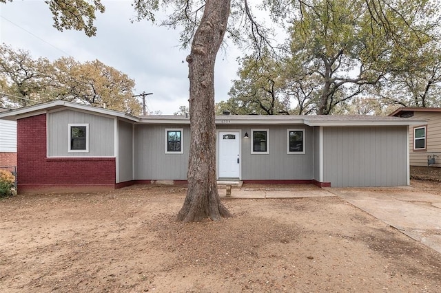 view of front of property