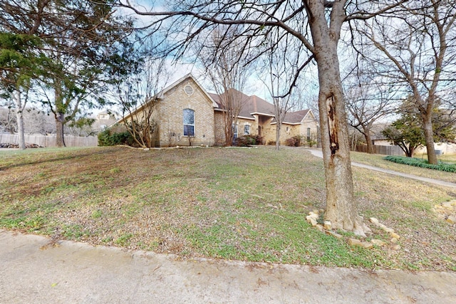 view of front of property with a front yard