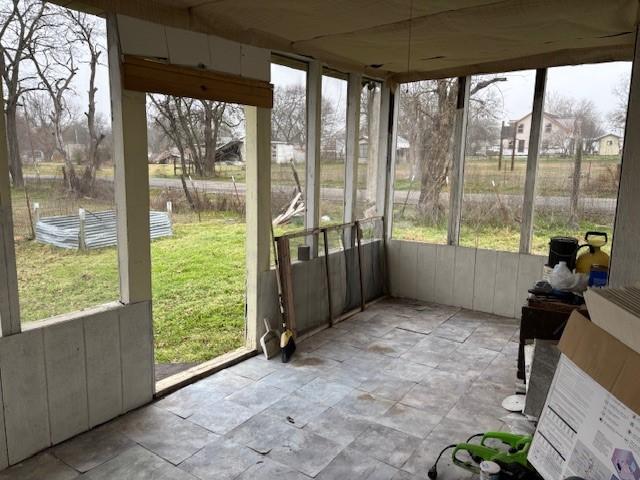 unfurnished sunroom with a healthy amount of sunlight