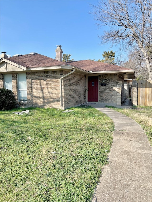 single story home featuring a front yard