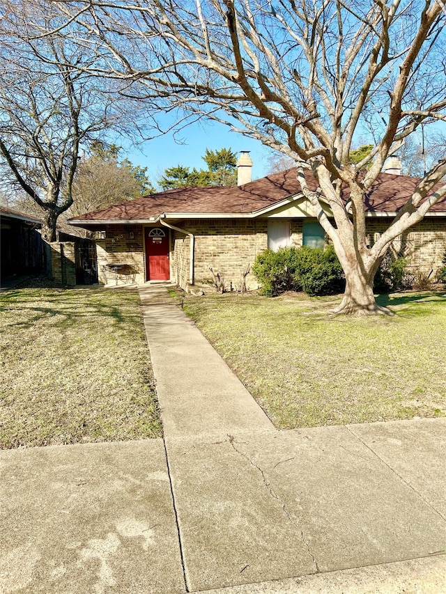 ranch-style house with a front yard