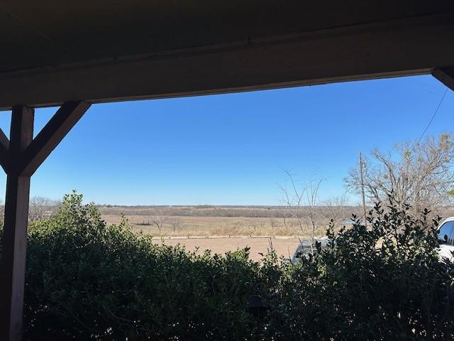 view of yard featuring a rural view