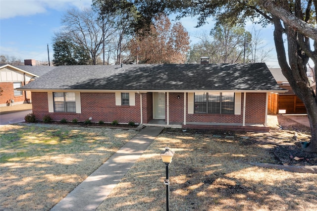 single story home with a front lawn