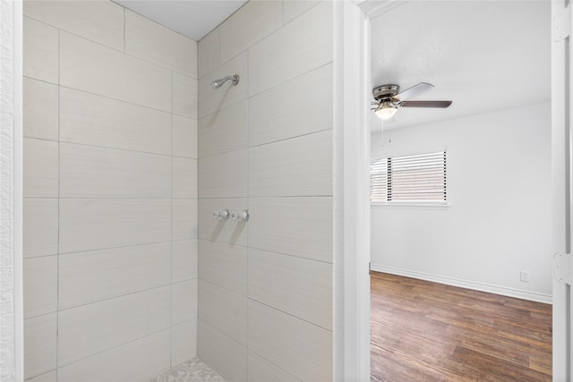 bathroom with wood-type flooring, tiled shower, and ceiling fan