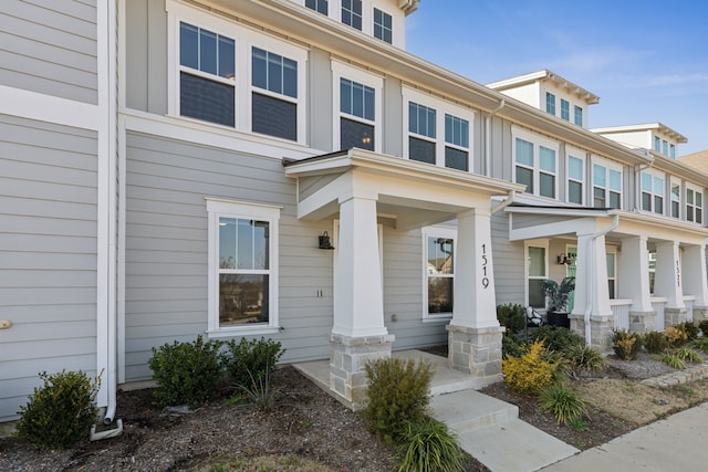 view of front of property with covered porch