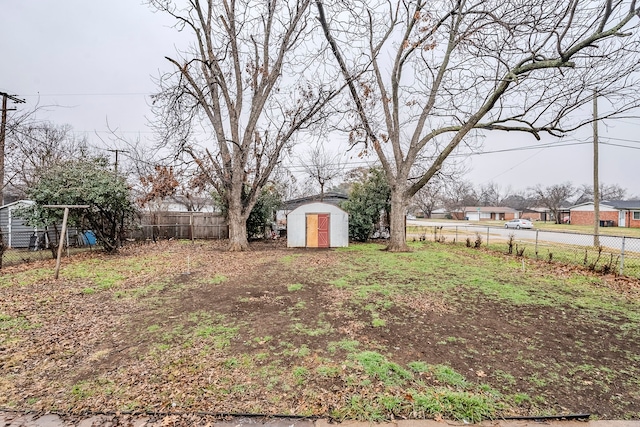 view of yard with a shed